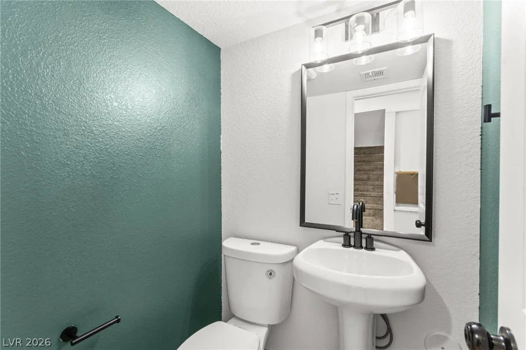 2431 Old Forge, Las Vegas, NV 89121