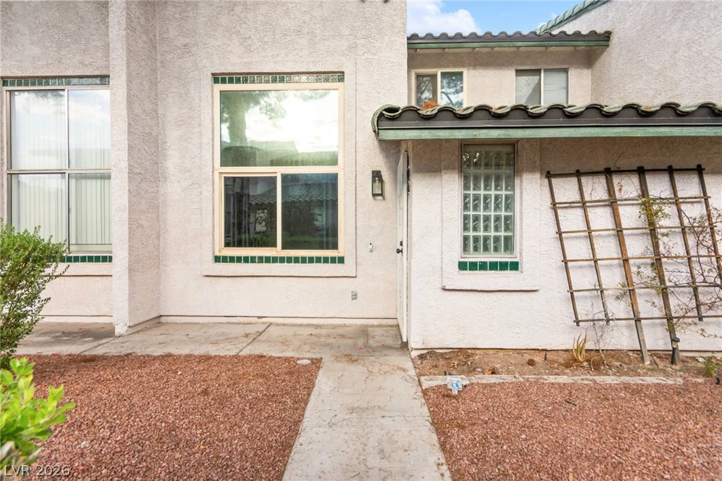 2431 Old Forge, Las Vegas, NV 89121