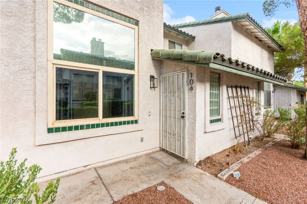 2431 Old Forge, Las Vegas, NV 89121