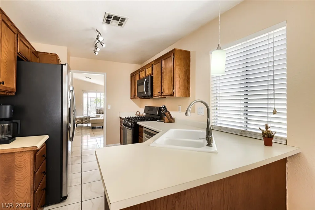 7099 Shadow Crest, Las Vegas, NV 89119