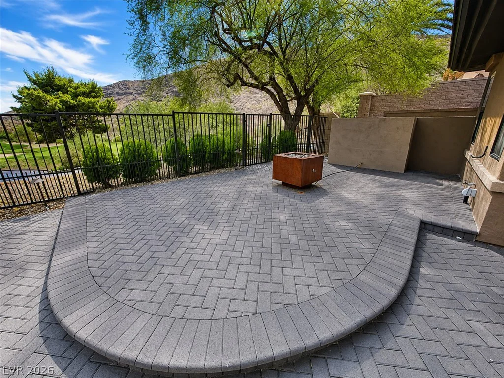 2577 Red Arrow, Las Vegas, NV 89135