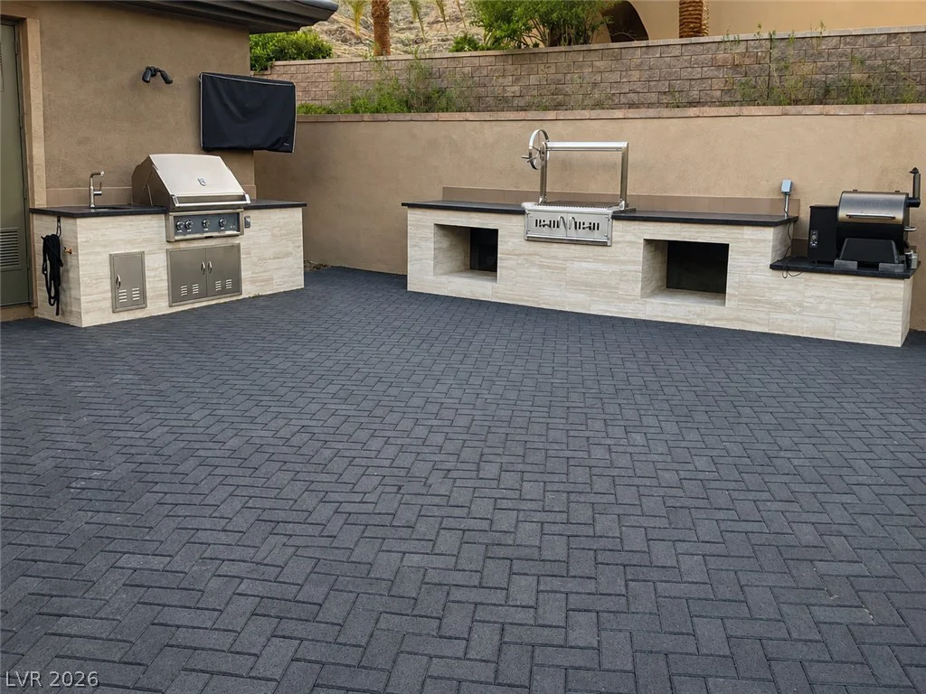 2577 Red Arrow, Las Vegas, NV 89135