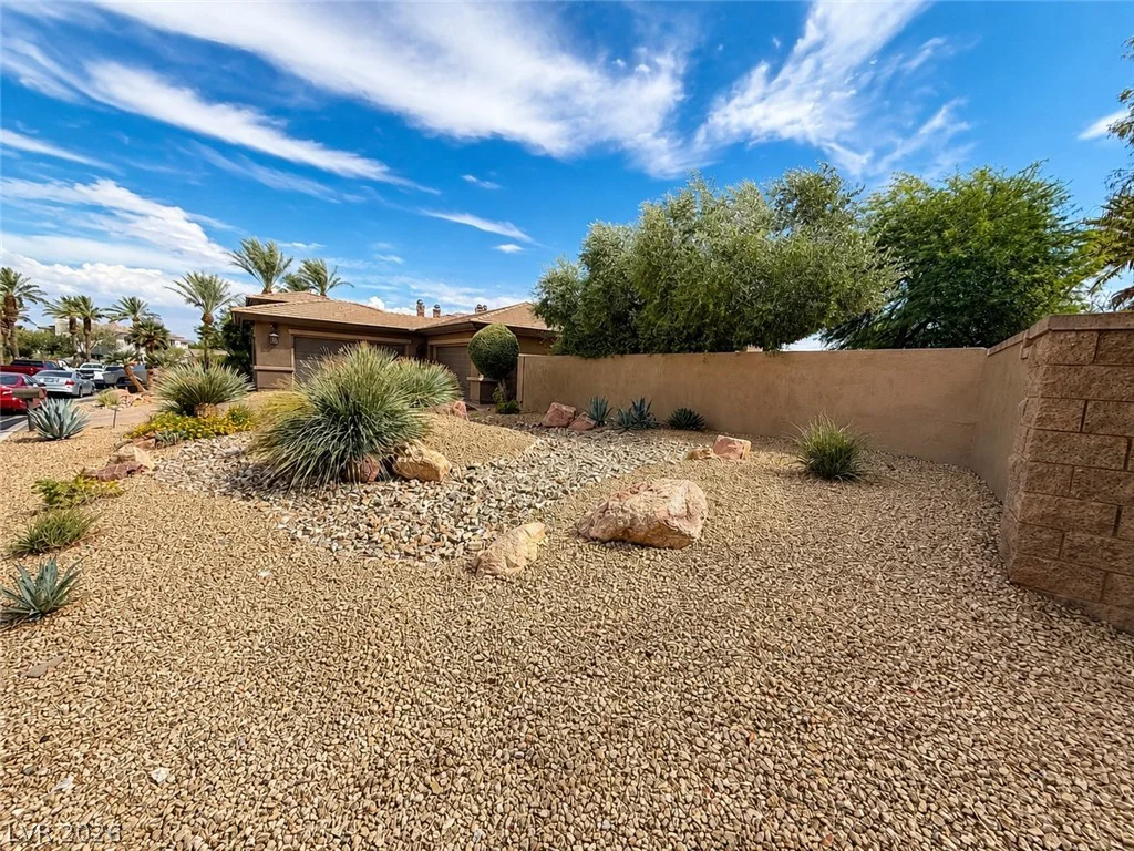 2577 Red Arrow, Las Vegas, NV 89135