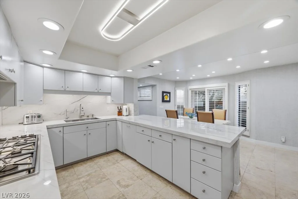 820 Pinehurst, Las Vegas, NV 89109