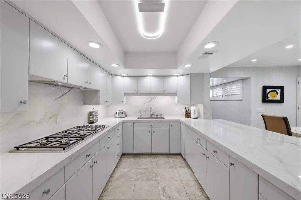 820 Pinehurst, Las Vegas, NV 89109