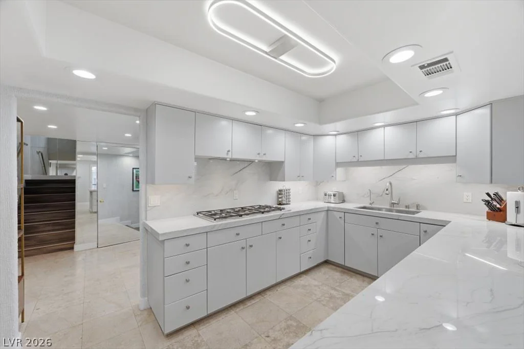 820 Pinehurst, Las Vegas, NV 89109