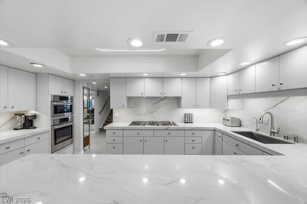 820 Pinehurst, Las Vegas, NV 89109