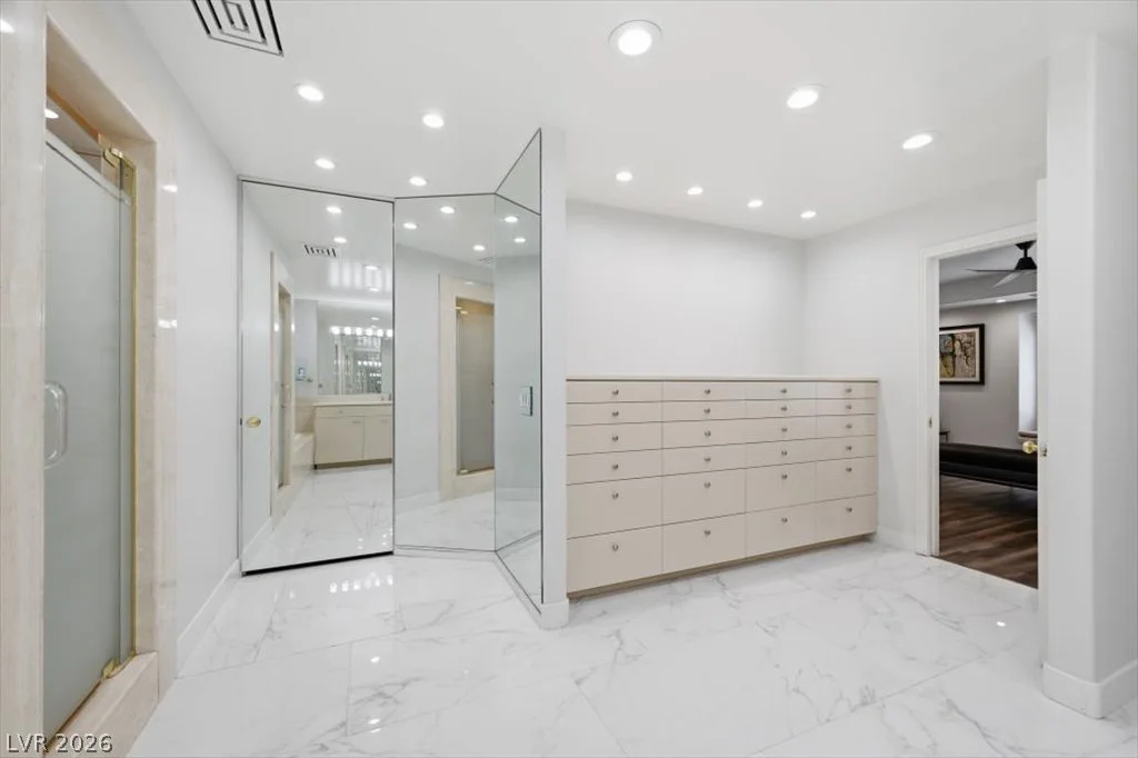 820 Pinehurst, Las Vegas, NV 89109