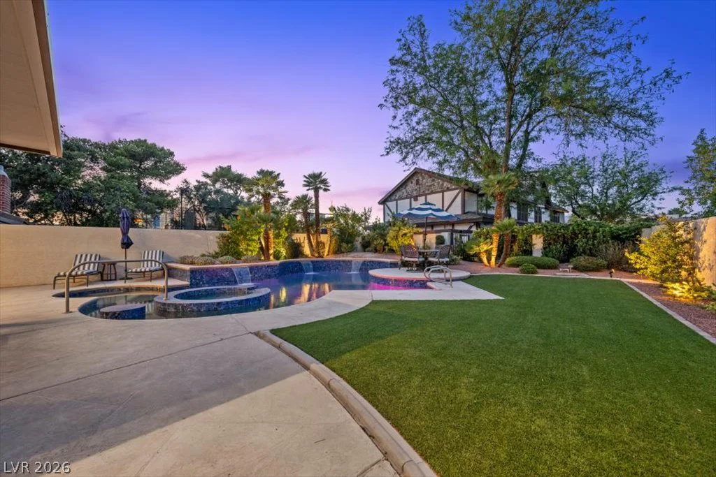820 Pinehurst, Las Vegas, NV 89109
