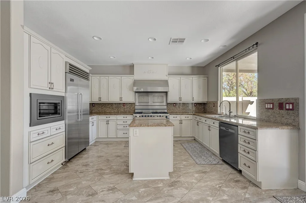 1693 Ravanusa, Henderson, NV 89052