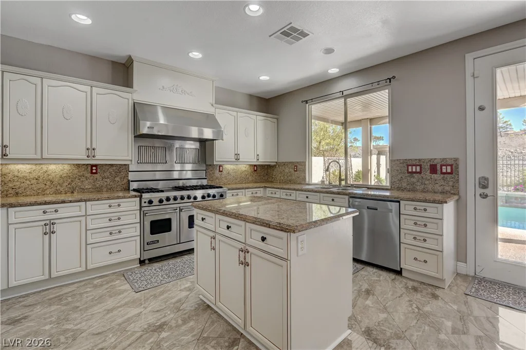1693 Ravanusa, Henderson, NV 89052