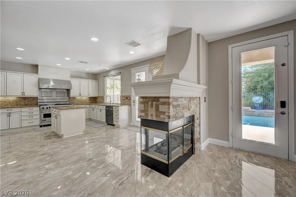1693 Ravanusa, Henderson, NV 89052