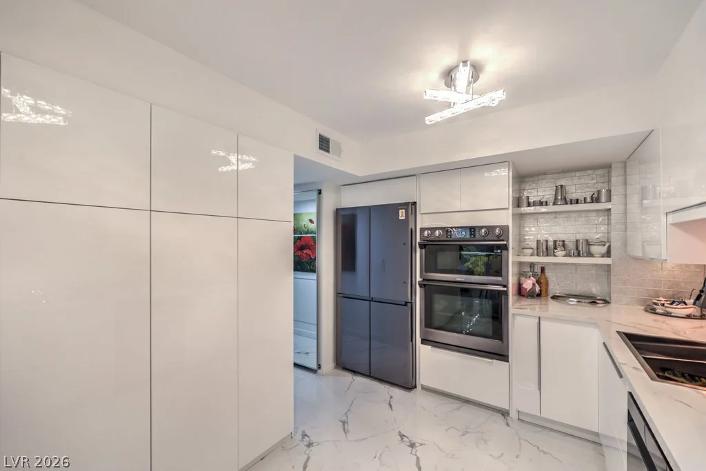 205 Harmon, Las Vegas, NV 89169