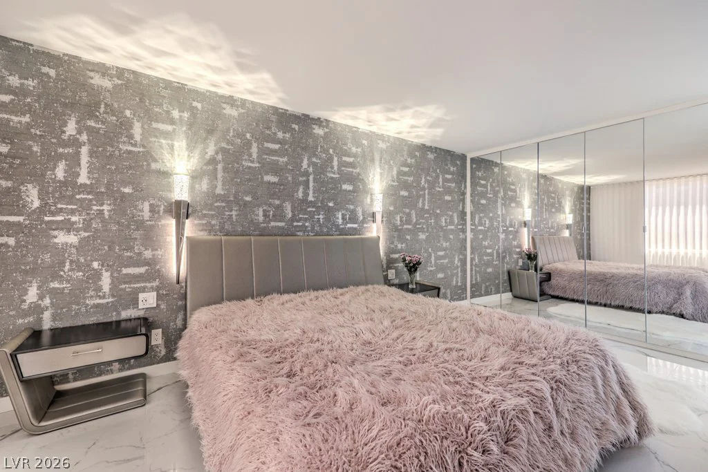 205 Harmon, Las Vegas, NV 89169