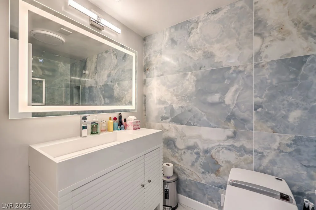 205 Harmon, Las Vegas, NV 89169