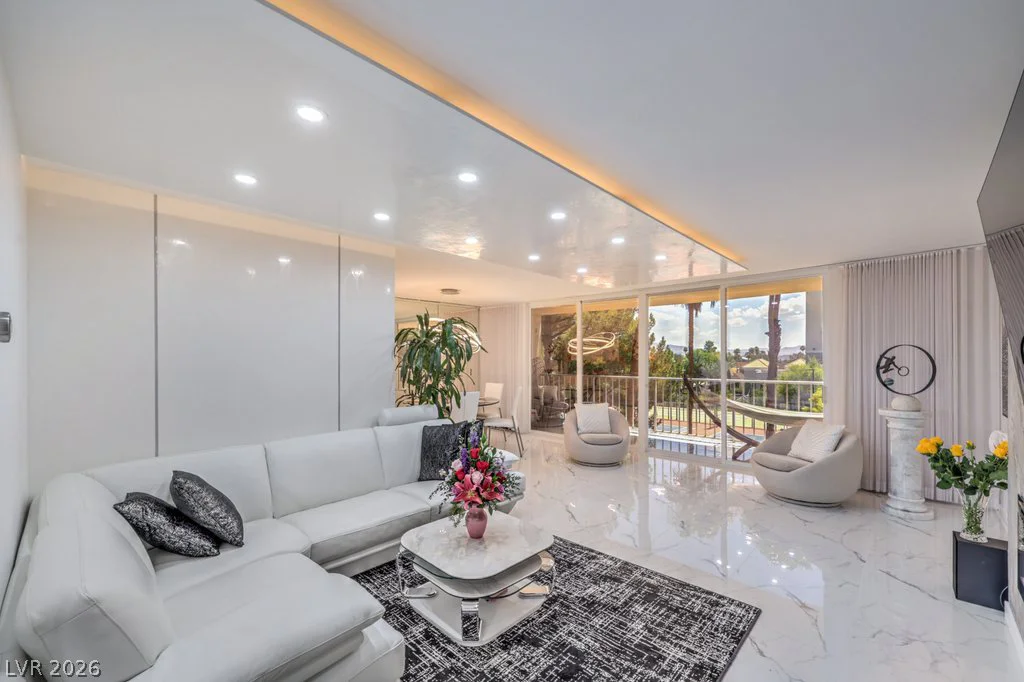 205 Harmon, Las Vegas, NV 89169