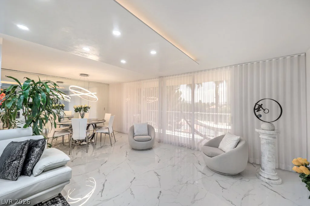 205 Harmon, Las Vegas, NV 89169