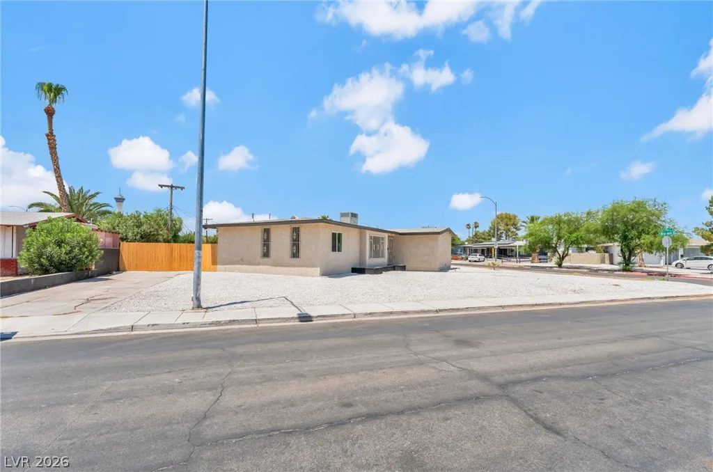 1436 Bracken, Las Vegas, NV 89104