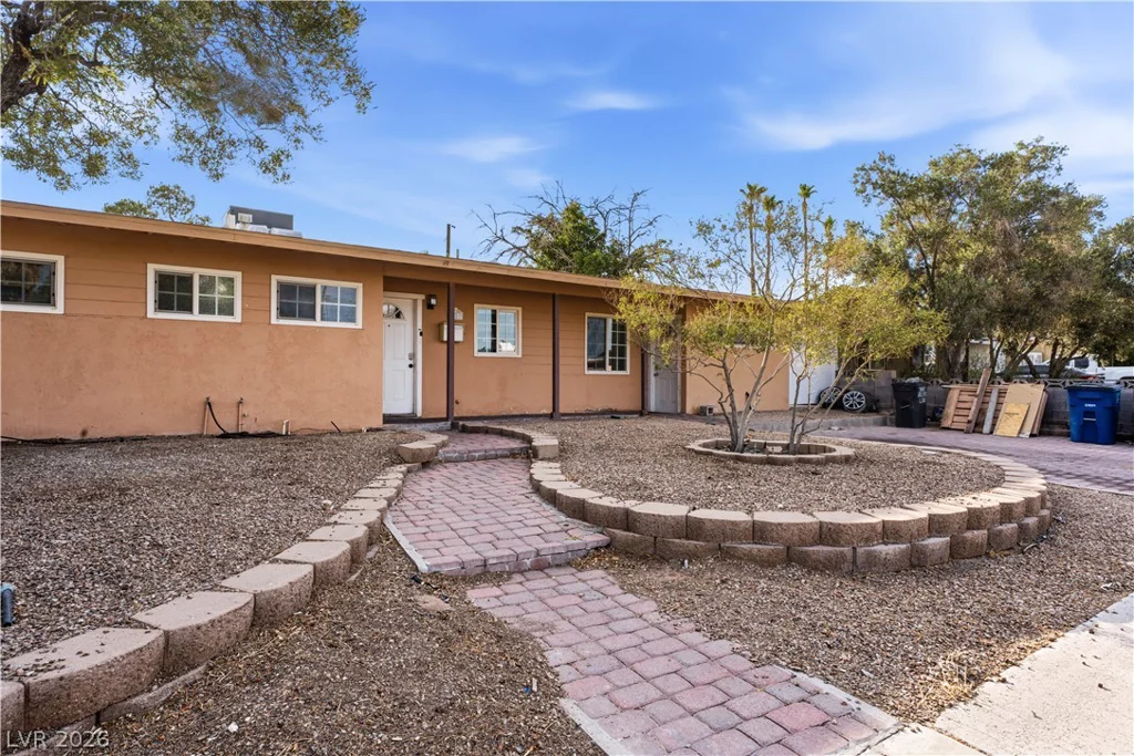 1001 Silver Lake, Las Vegas, NV 89108
