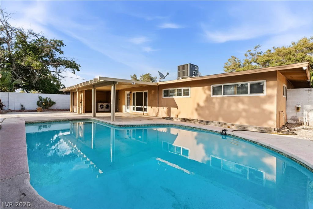 1001 Silver Lake, Las Vegas, NV 89108