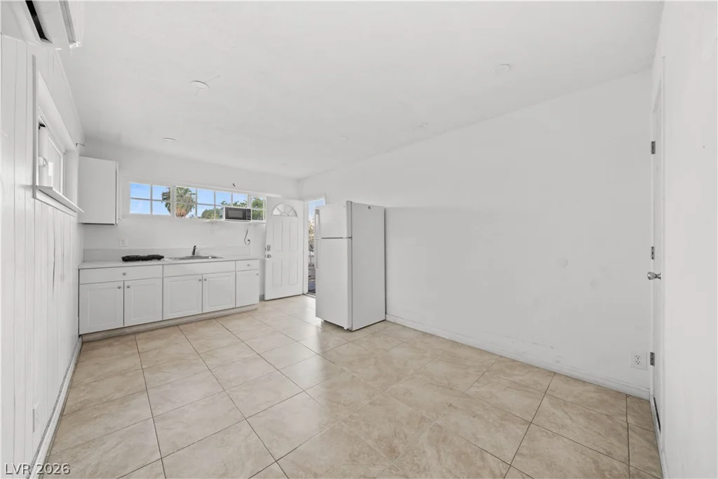 1001 Silver Lake, Las Vegas, NV 89108