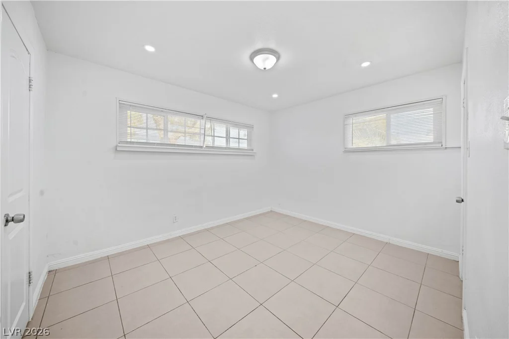 1001 Silver Lake, Las Vegas, NV 89108