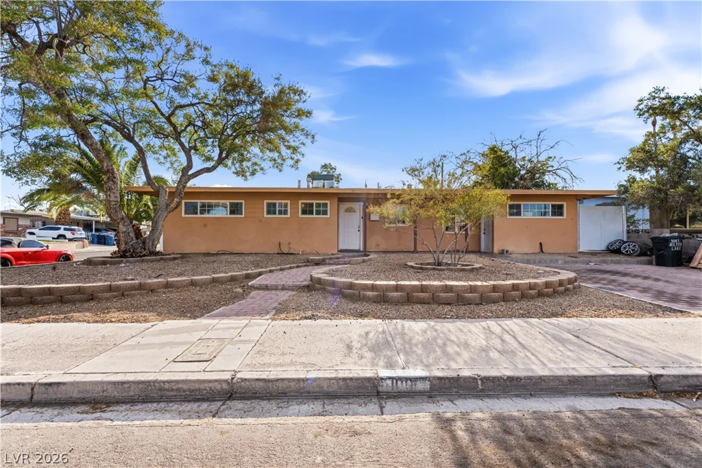 1001 Silver Lake, Las Vegas, NV 89108