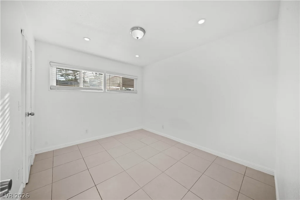 1001 Silver Lake, Las Vegas, NV 89108