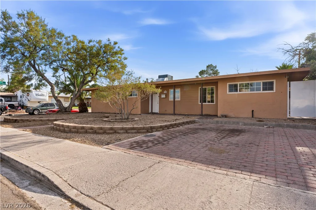 1001 Silver Lake, Las Vegas, NV 89108