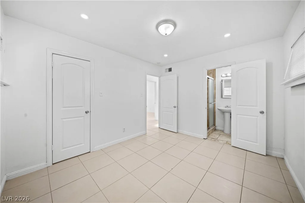 1001 Silver Lake, Las Vegas, NV 89108
