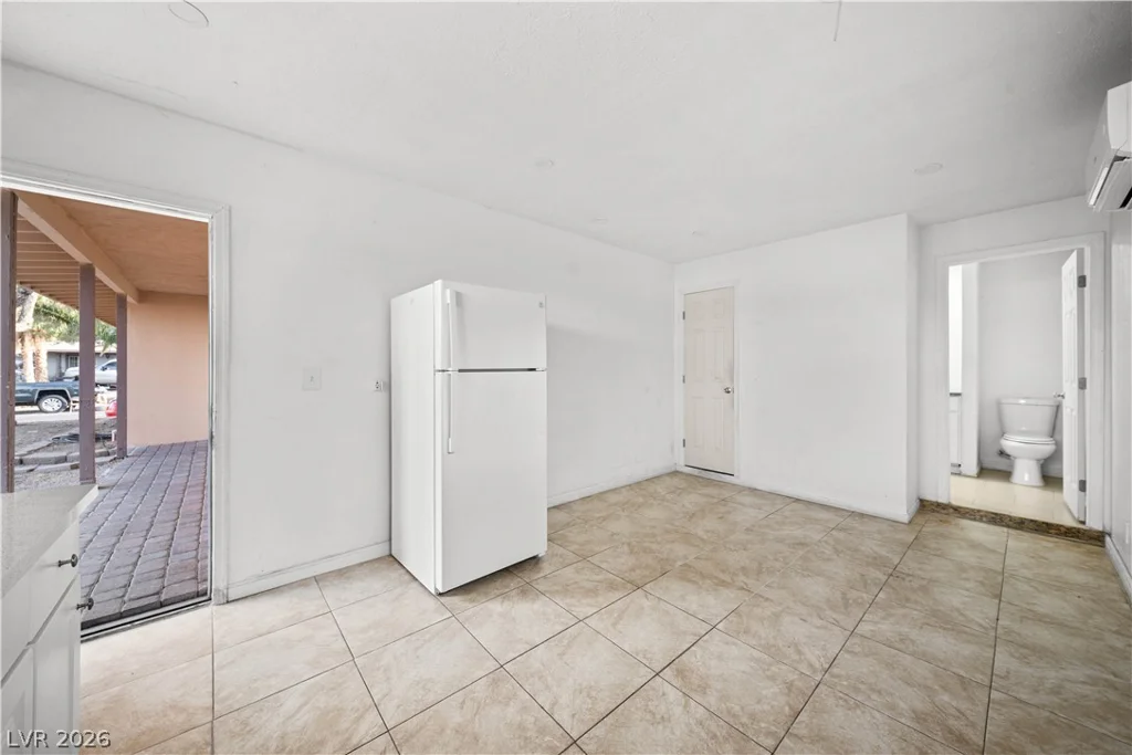 1001 Silver Lake, Las Vegas, NV 89108