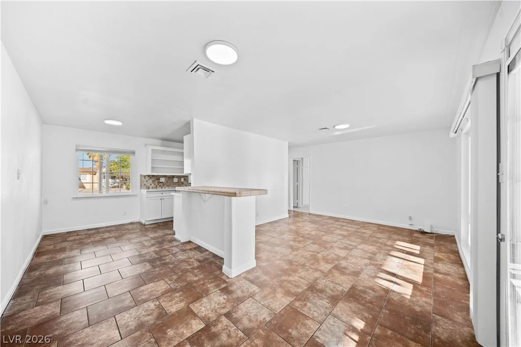 1001 Silver Lake, Las Vegas, NV 89108