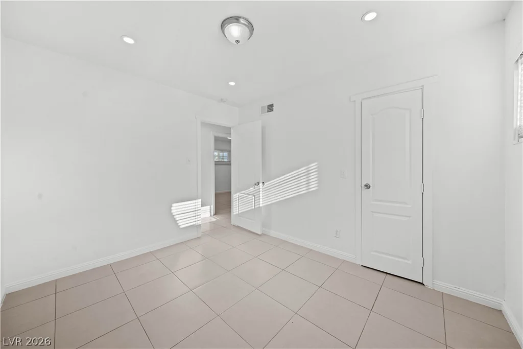 1001 Silver Lake, Las Vegas, NV 89108
