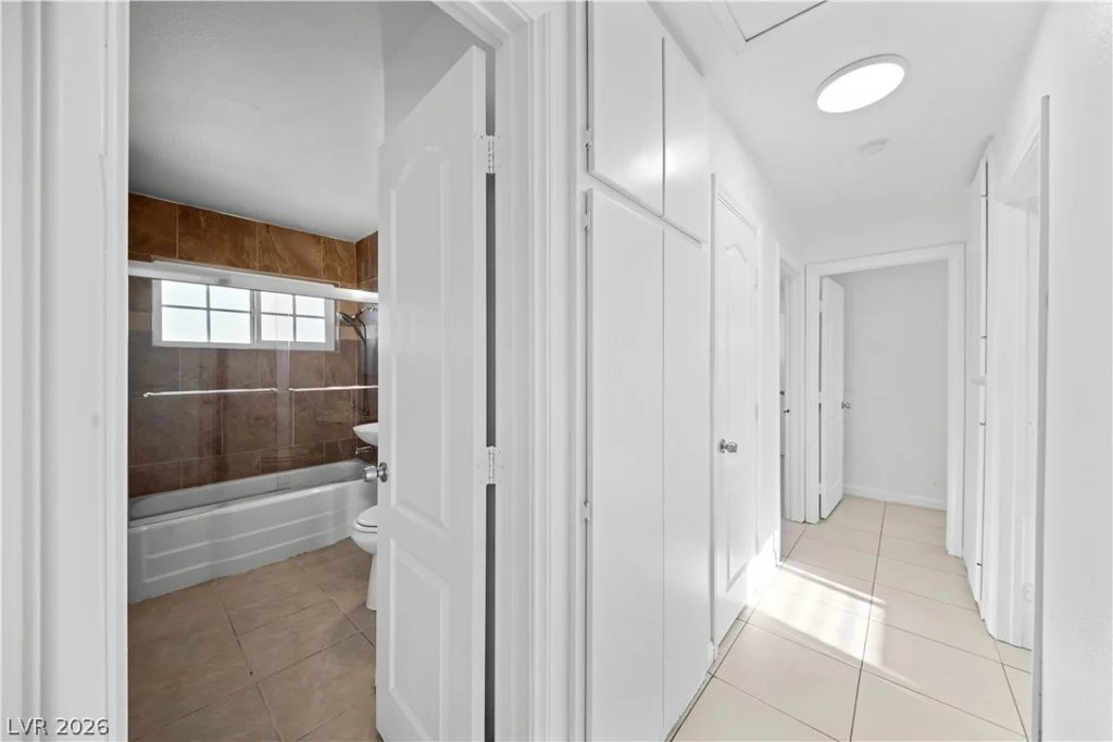 1001 Silver Lake, Las Vegas, NV 89108