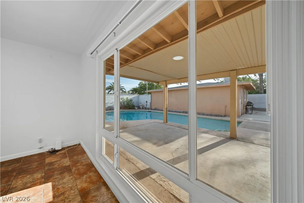 1001 Silver Lake, Las Vegas, NV 89108