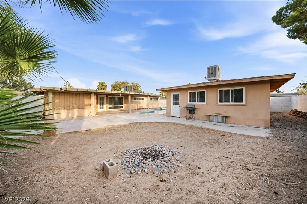 1001 Silver Lake, Las Vegas, NV 89108