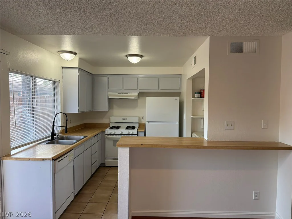 6168 Meadow View, Las Vegas, NV 89103