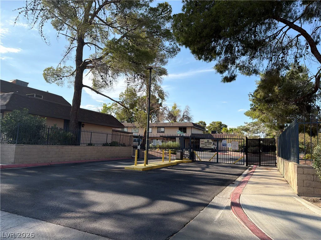 6168 Meadow View, Las Vegas, NV 89103