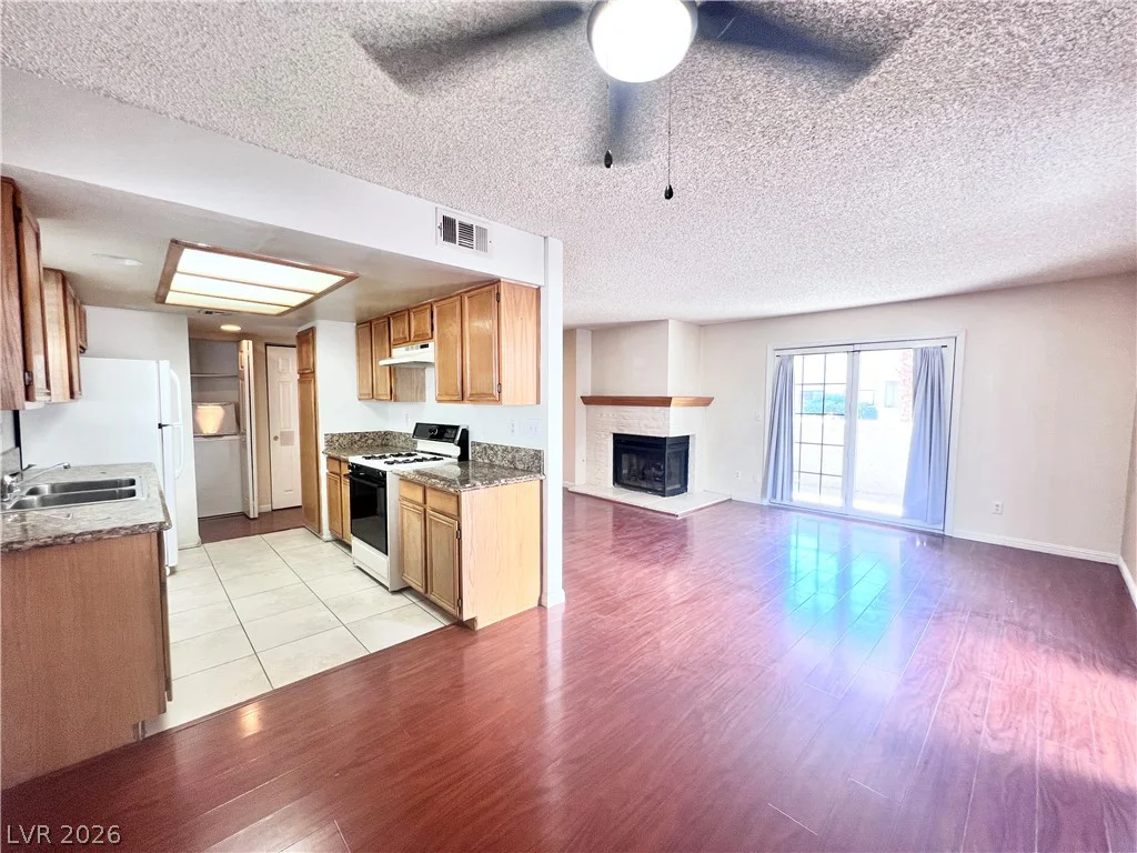 101 Luna, Las Vegas, NV 89145