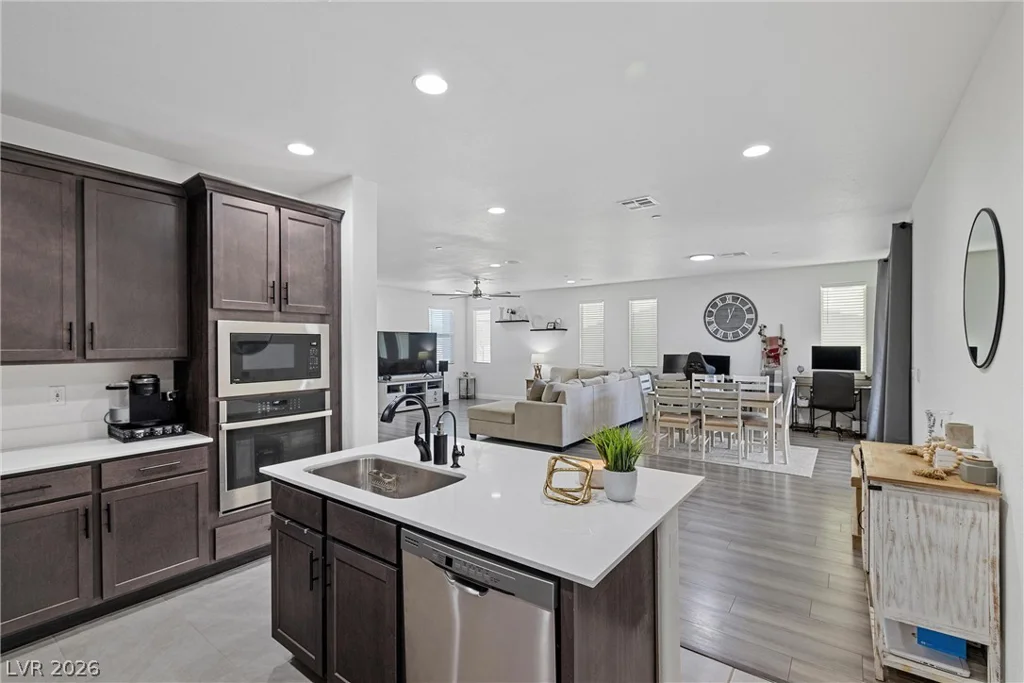 976 Sunset, Henderson, NV 89011