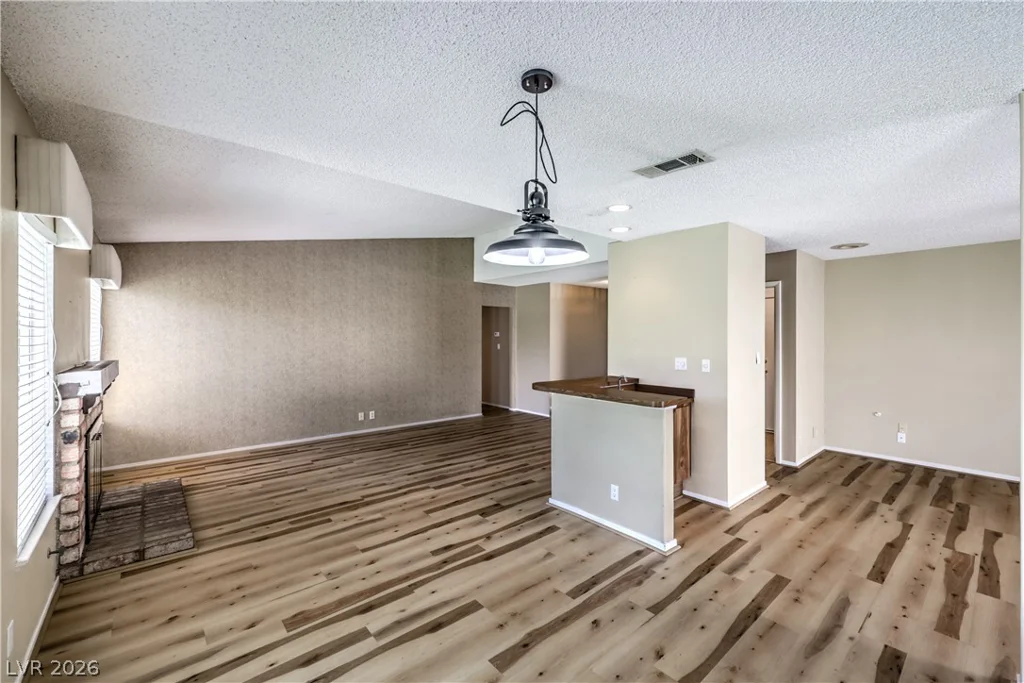 6813 War Eagle, Las Vegas, NV 89108