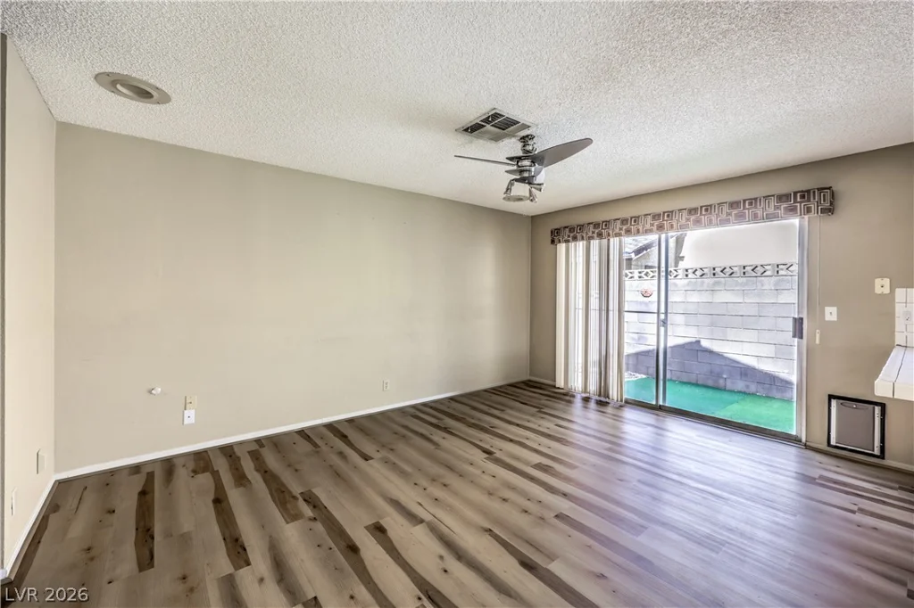 6813 War Eagle, Las Vegas, NV 89108