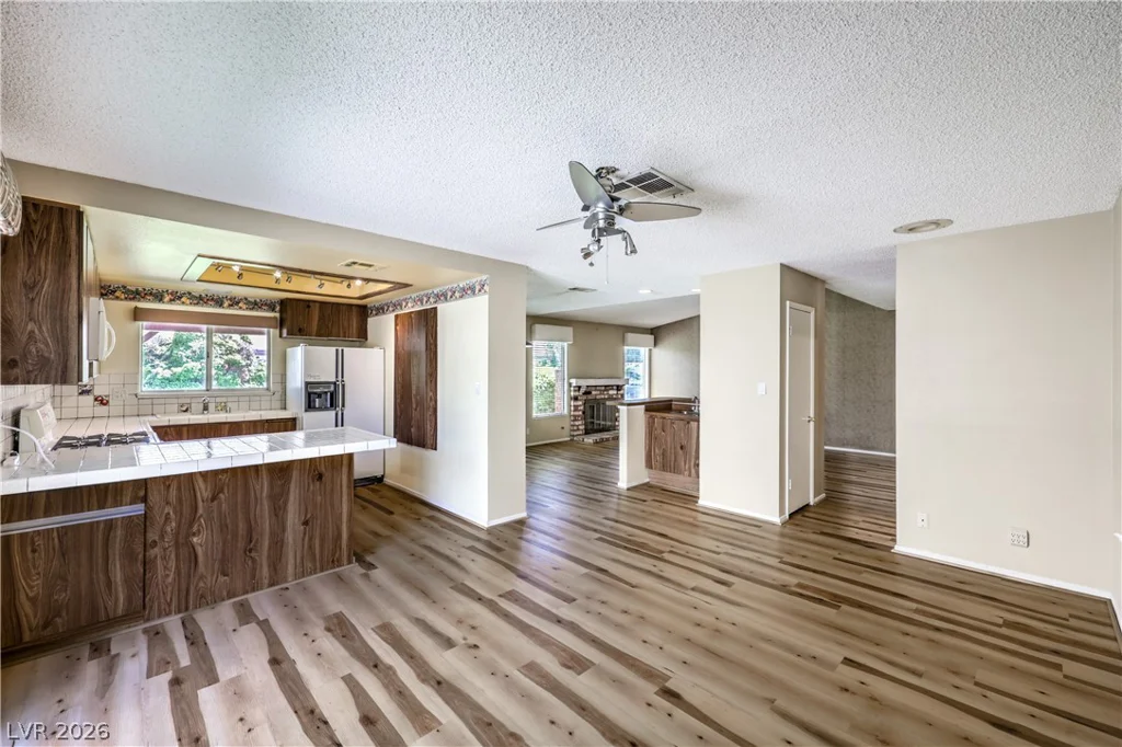 6813 War Eagle, Las Vegas, NV 89108
