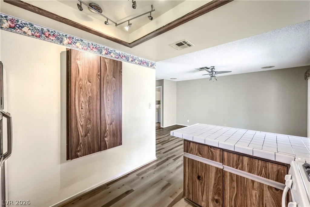 6813 War Eagle, Las Vegas, NV 89108