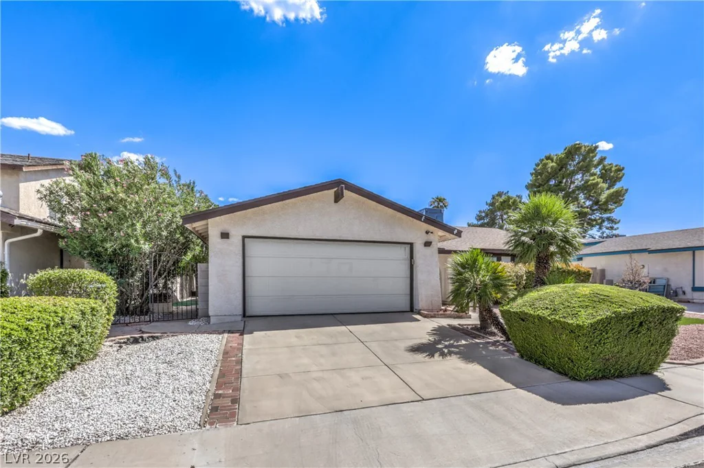 6813 War Eagle, Las Vegas, NV 89108