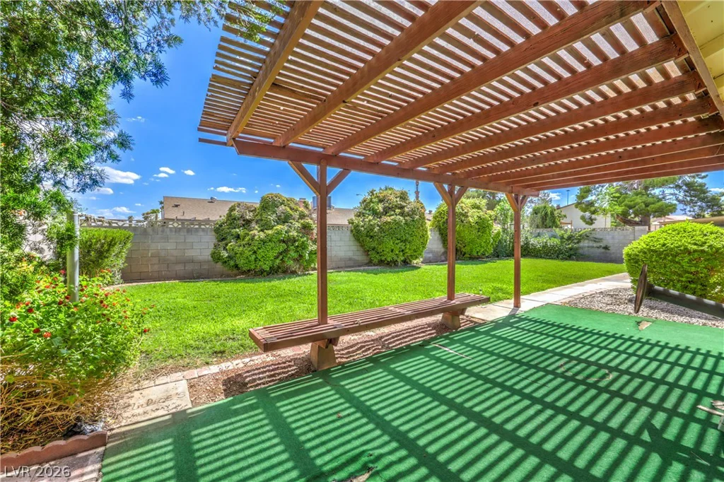 6813 War Eagle, Las Vegas, NV 89108