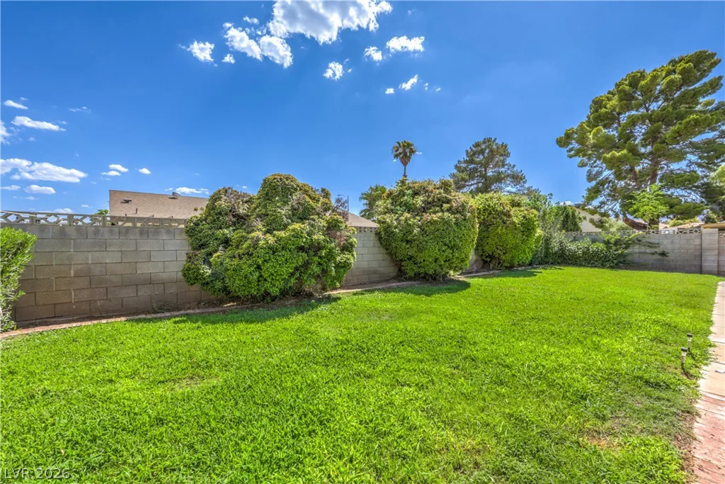 6813 War Eagle, Las Vegas, NV 89108