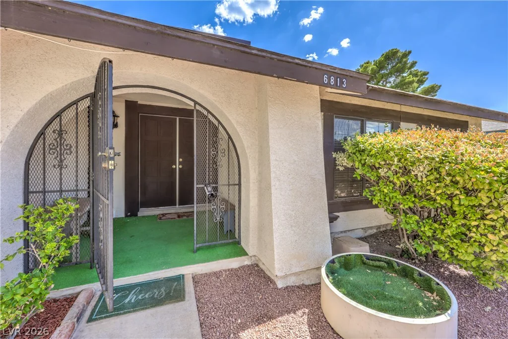 6813 War Eagle, Las Vegas, NV 89108