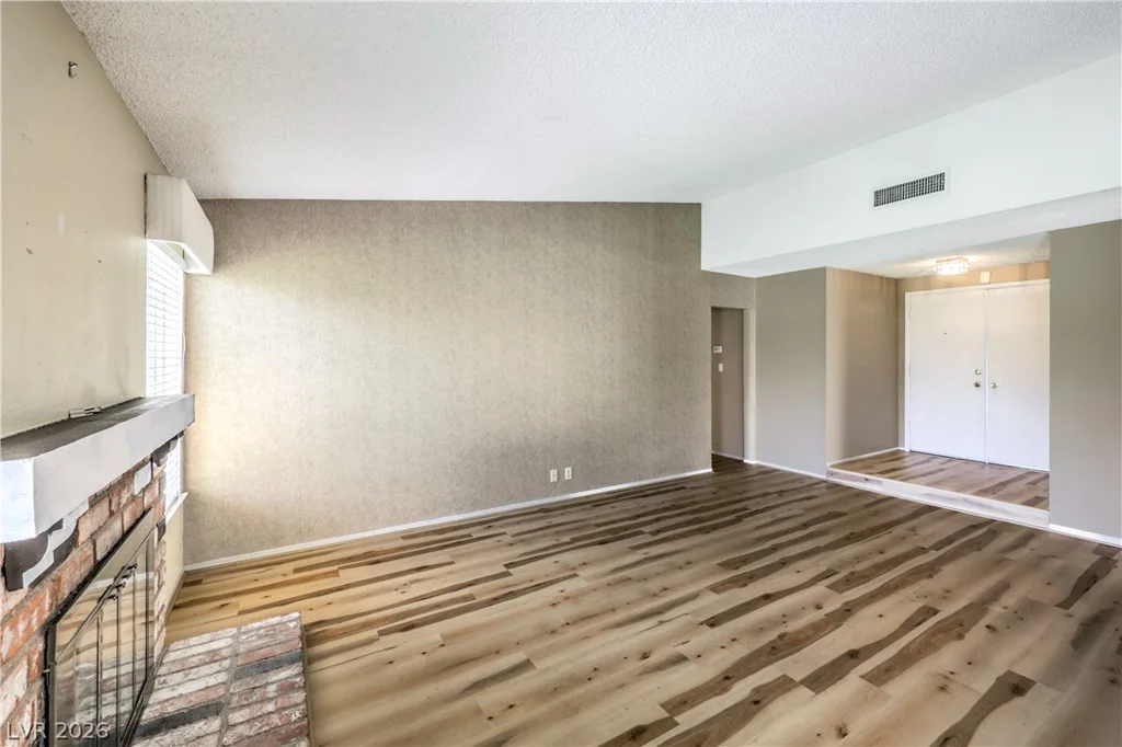 6813 War Eagle, Las Vegas, NV 89108