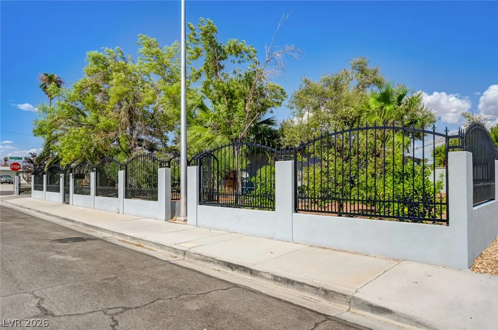 1920 Parkchester, Las Vegas, NV 89108